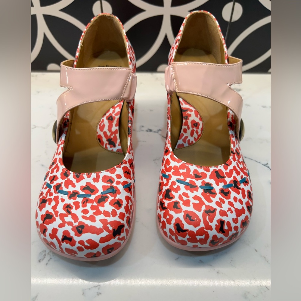 EUC Fluevog Operetta Petrella Button Shoe W10